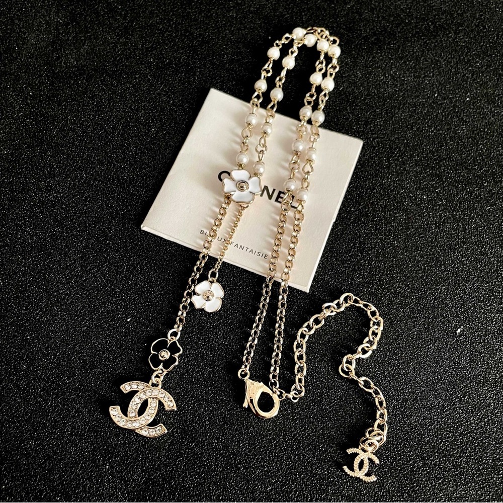 CHANEL Gold and White Floral Necklace - Picture 5 of 9